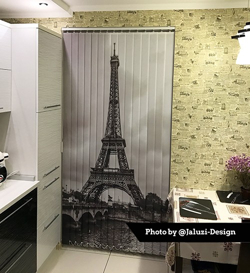 Вертикальные фотожалюзи на кухне с изображением эйфелевой башни на кухне